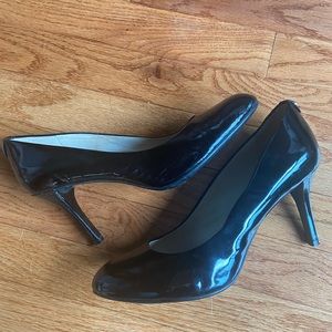 Black Michael Kors pump heels